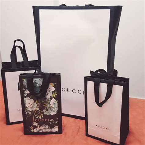 gucci shopping bag.